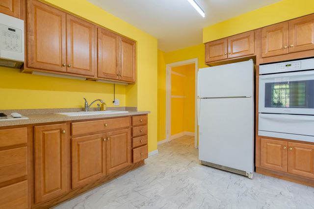 193 Fellows Court, Elmhurst, IL 60126