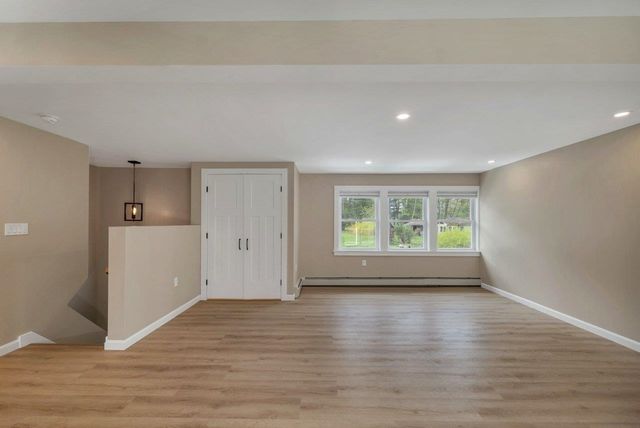 13 Doris Street, Derry, NH 03038
