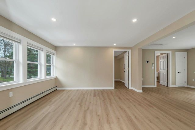 13 Doris Street, Derry, NH 03038