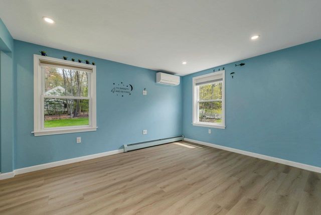13 Doris Street, Derry, NH 03038