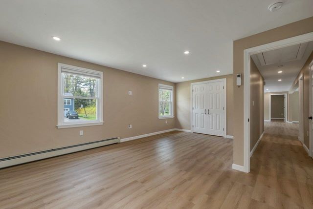 13 Doris Street, Derry, NH 03038
