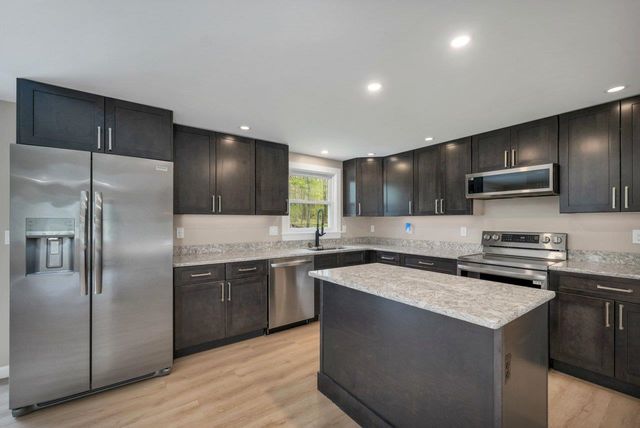 13 Doris Street, Derry, NH 03038