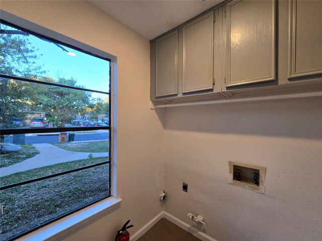 1305 Dobie DR A, Austin, TX 78753