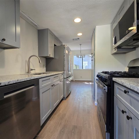 1305 Dobie DR A, Austin, TX 78753