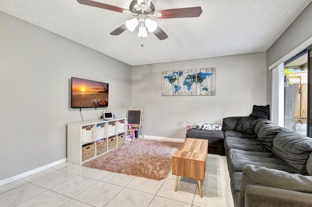 7558 Courtyard Run E, Boca Raton, FL 33433