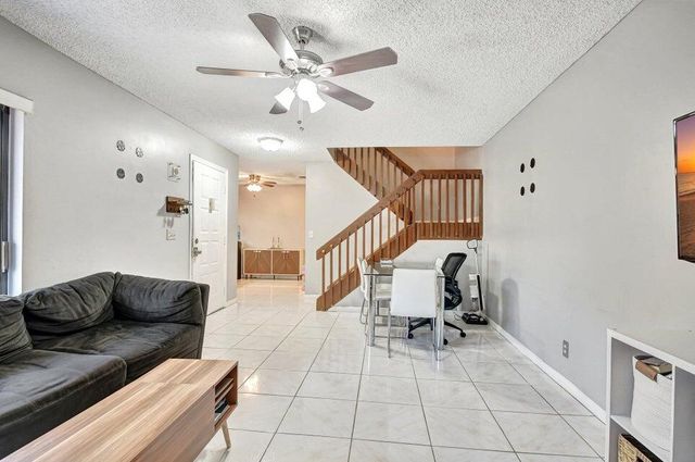 7558 Courtyard Run E, Boca Raton, FL 33433