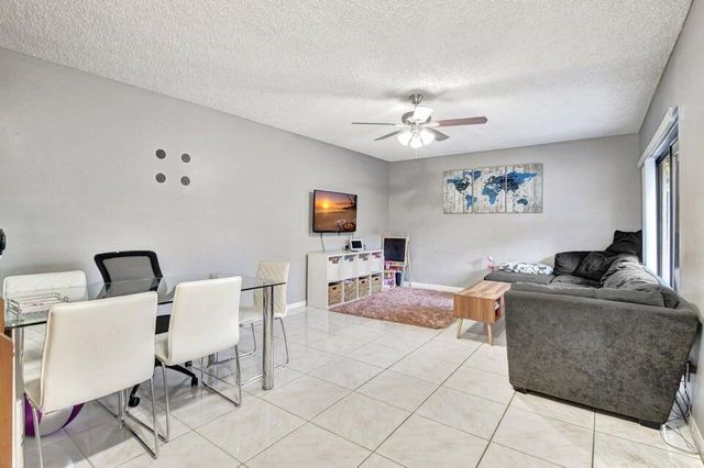 7558 Courtyard Run E, Boca Raton, FL 33433