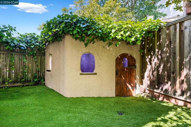 2339 Lariat Ln, Walnut Creek, CA 94596