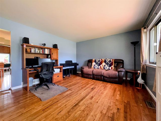 1577 S Dowling Street, Westland, MI 48186