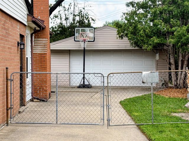 1577 S Dowling Street, Westland, MI 48186
