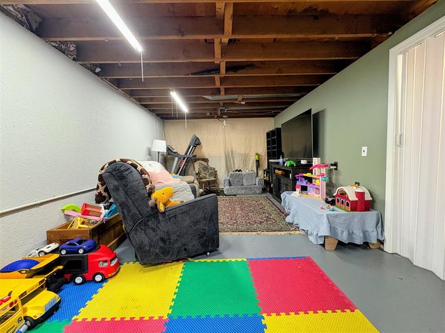 1577 S Dowling Street, Westland, MI 48186