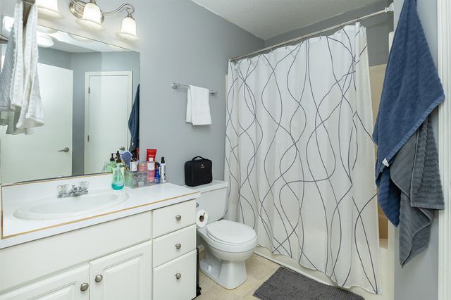 401 SE Lowell Drive 6, Ankeny, IA 50021