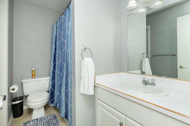 401 SE Lowell Drive 6, Ankeny, IA 50021