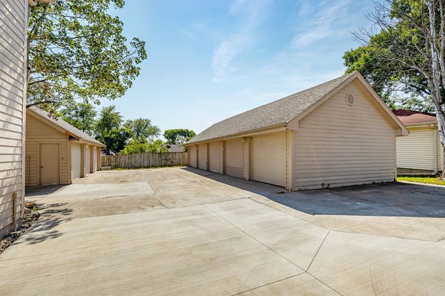 401 SE Lowell Drive 6, Ankeny, IA 50021