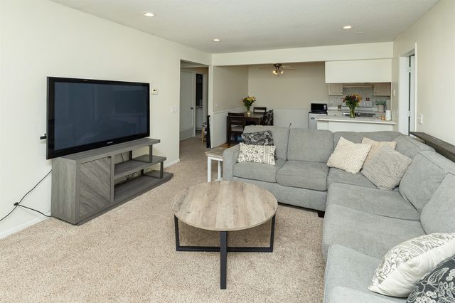 401 SE Lowell Drive 6, Ankeny, IA 50021