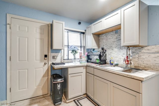 3130 E Overlook Road, Cleveland Heights, OH 44118