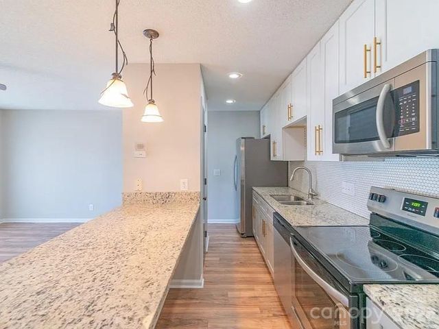 6112 Meadow Rose Lane, Charlotte, NC 28215