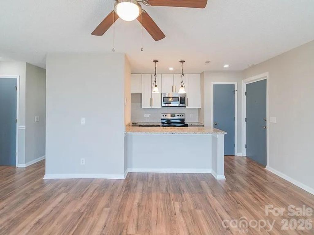 6112 Meadow Rose Lane, Charlotte, NC 28215