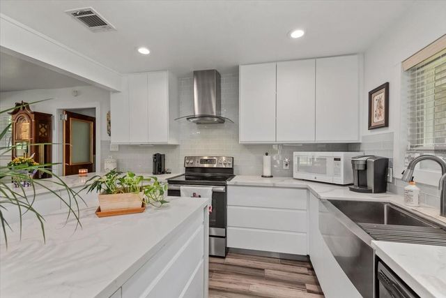 16701 Surrey Lane, Stagecoach, TX 77355