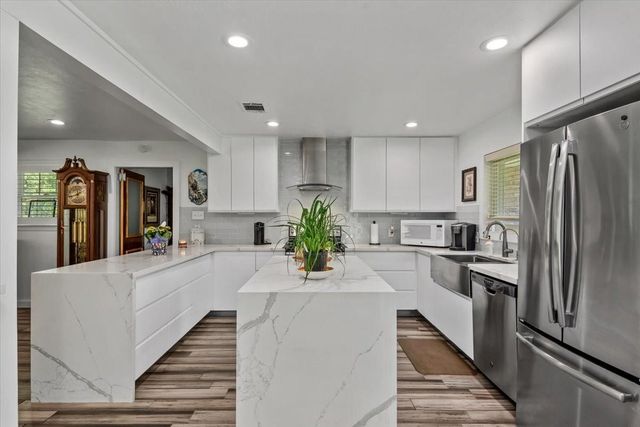 16701 Surrey Lane, Stagecoach, TX 77355