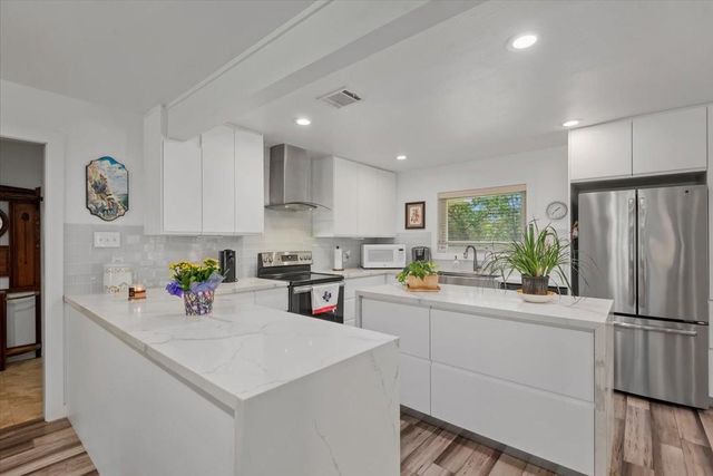 16701 Surrey Lane, Stagecoach, TX 77355