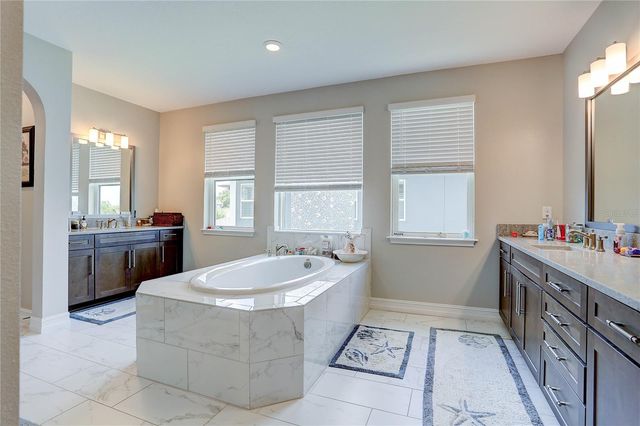 18014 WOODLAND VIEW DRIVE, Lutz, FL 33548