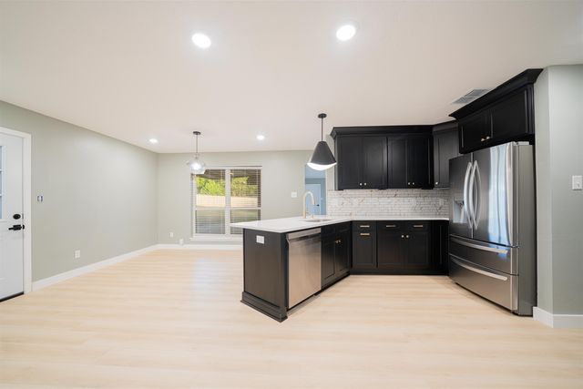 1005 Mockingbird Ln, Longview, TX 75601