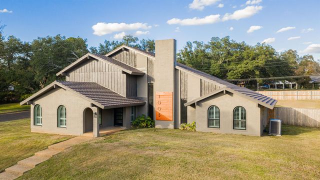 1005 Mockingbird Ln, Longview, TX 75601