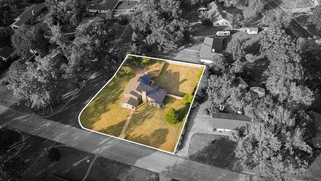 1005 Mockingbird Ln, Longview, TX 75601