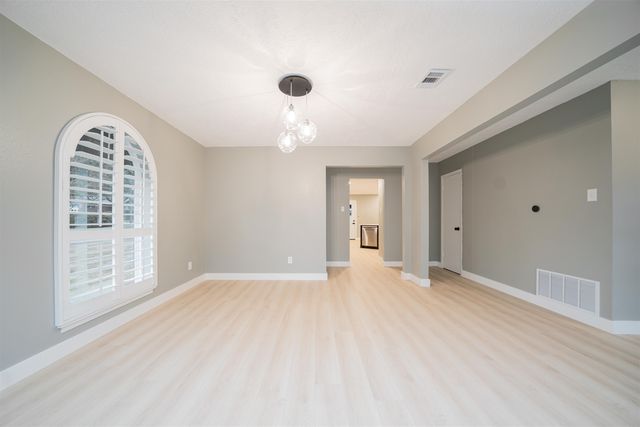 1005 Mockingbird Ln, Longview, TX 75601