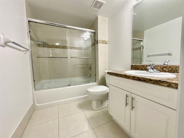 9357 SW 77 Avenue 5-235, Miami, FL 33156