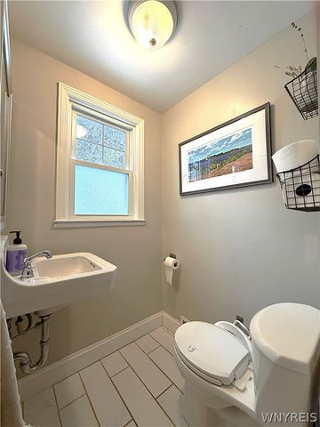 17 University Court, Amherst, NY 14226