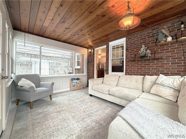 17 University Court, Amherst, NY 14226