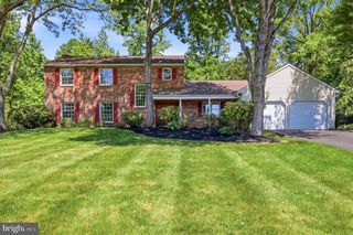 15 BROOKDALE DR, Doylestown, PA 18901