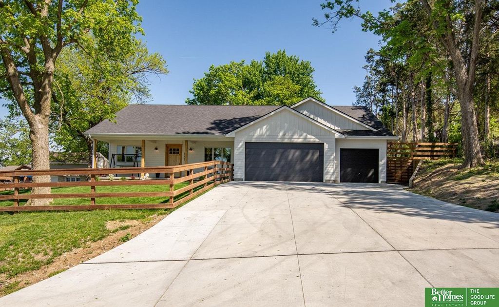 8228 Browne Street, Omaha, NE 68134