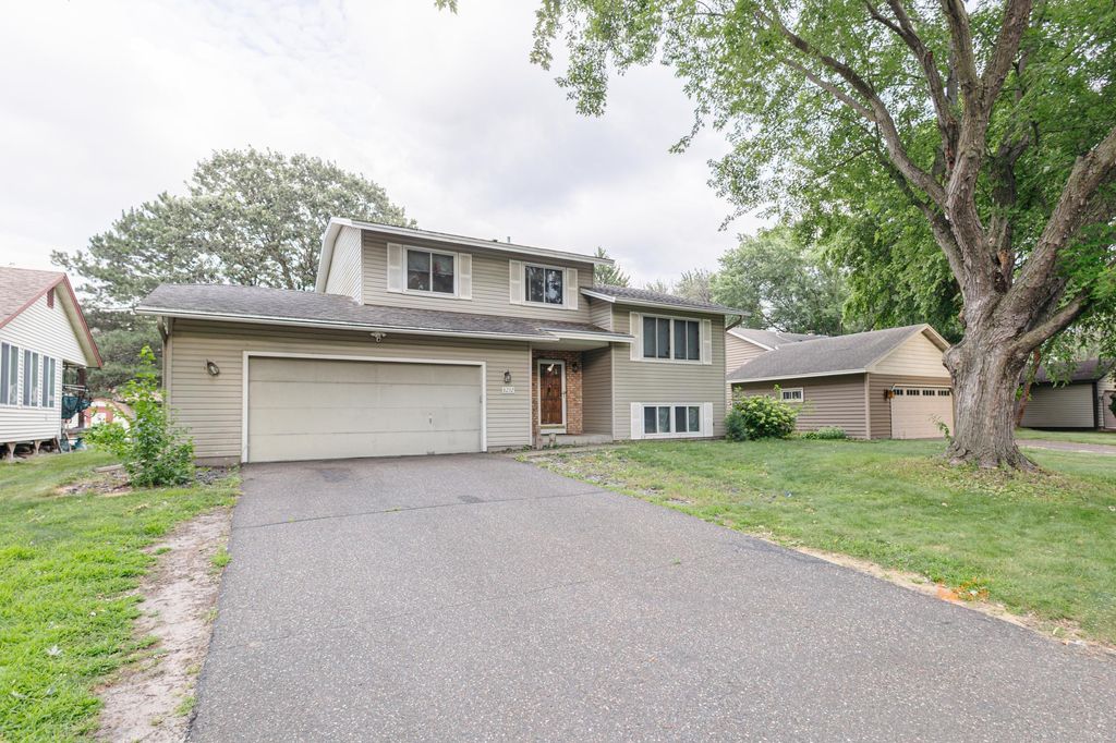 8232 Morgan Avenue N, Brooklyn Park, MN 55444