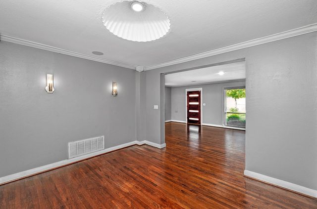 6802 Vivian Avenue, Dallas, TX 75223