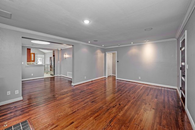 6802 Vivian Avenue, Dallas, TX 75223