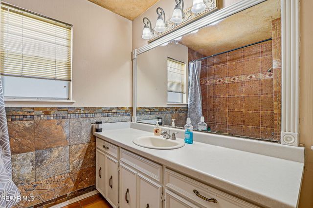 130 S APACHE GOLD Loop, Santa Teresa, NM 88008