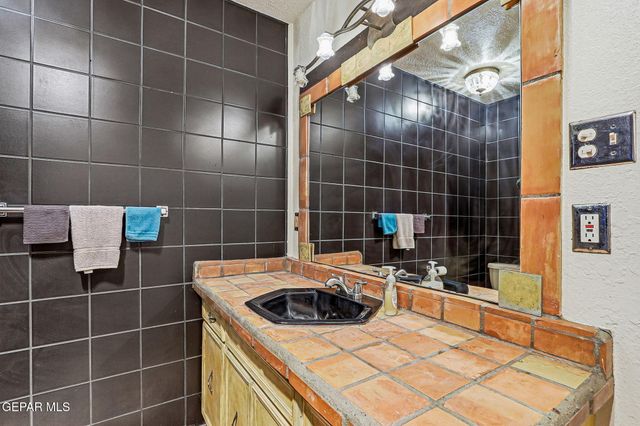 130 S APACHE GOLD Loop, Santa Teresa, NM 88008