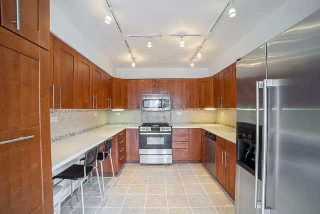 930 ONTARIO Street 4F, Oak Park, IL 60302