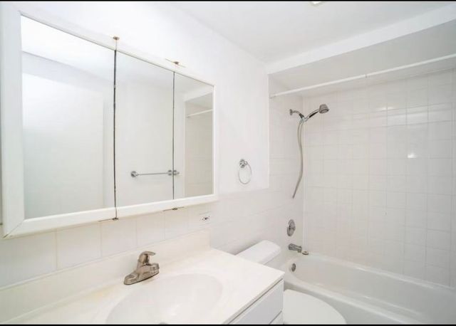 930 ONTARIO Street 4F, Oak Park, IL 60302