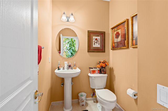 4 Avolet Court, Mount Sinai, NY 11766