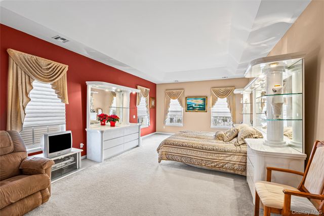 4 Avolet Court, Mount Sinai, NY 11766