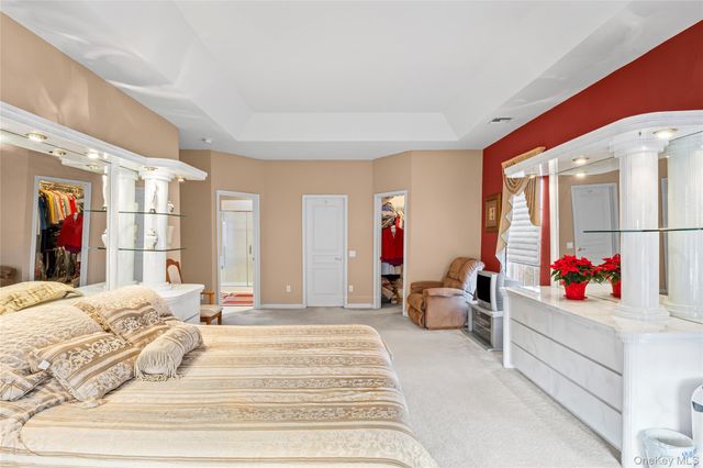 4 Avolet Court, Mount Sinai, NY 11766