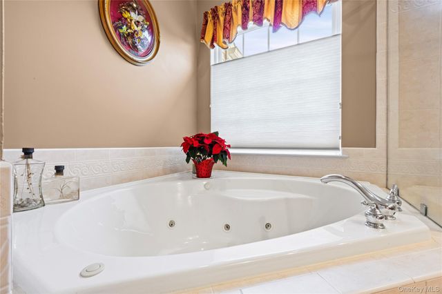 4 Avolet Court, Mount Sinai, NY 11766