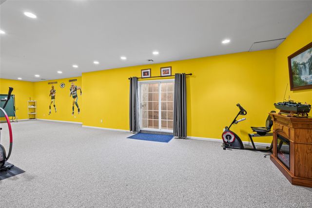 4 Avolet Court, Mount Sinai, NY 11766