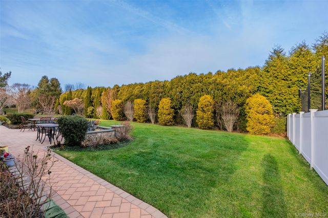 4 Avolet Court, Mount Sinai, NY 11766