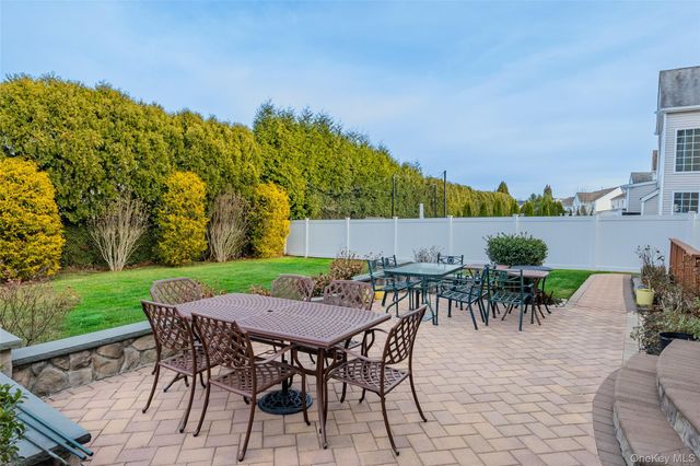 4 Avolet Court, Mount Sinai, NY 11766