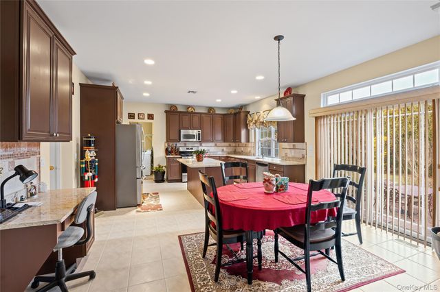 4 Avolet Court, Mount Sinai, NY 11766